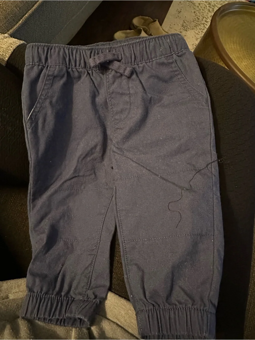 Lot of 8 baby pieces size 6-9 and 9M